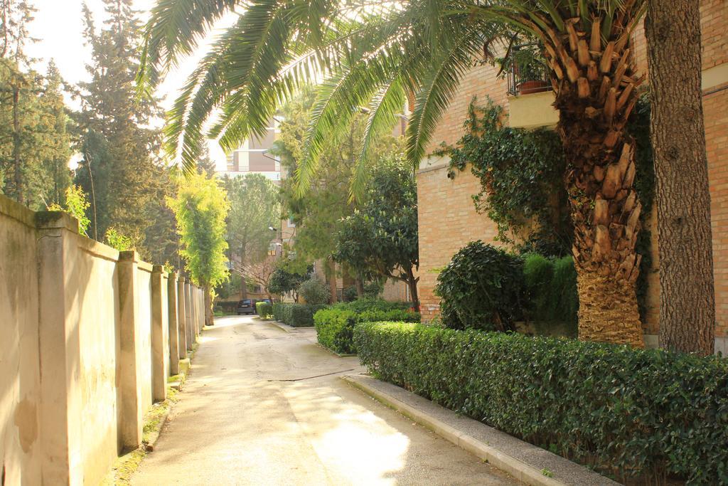 B&B Il Giardino In Citta - Parcheggio Privato Gratuito Foggia Exterior foto